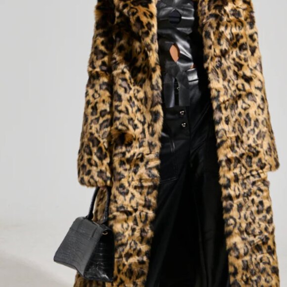 Faux Fur Leopard Print Coat - Fuzzy & Warm Sz XLCozy Faux Fur Coat SOLD OUT - Picture 1 of 9